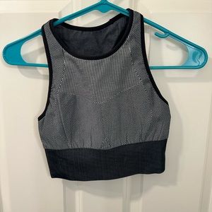 Lululemon ebb to train - black/white design size 4